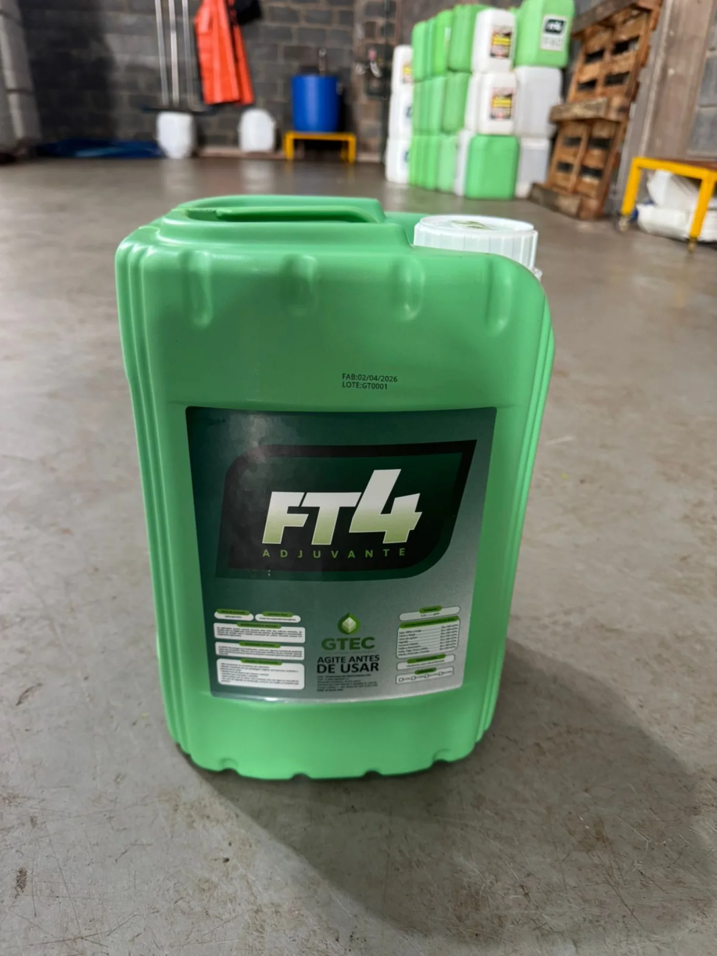 Estoque da GTEC com bombonas FT4 produzidas e prontas para envio